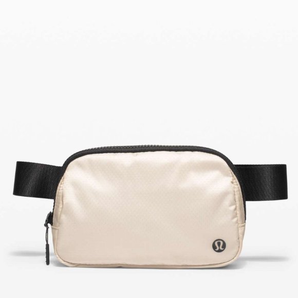 lululemon athletica Handbags - Lululemon Everywhere Belt Bag